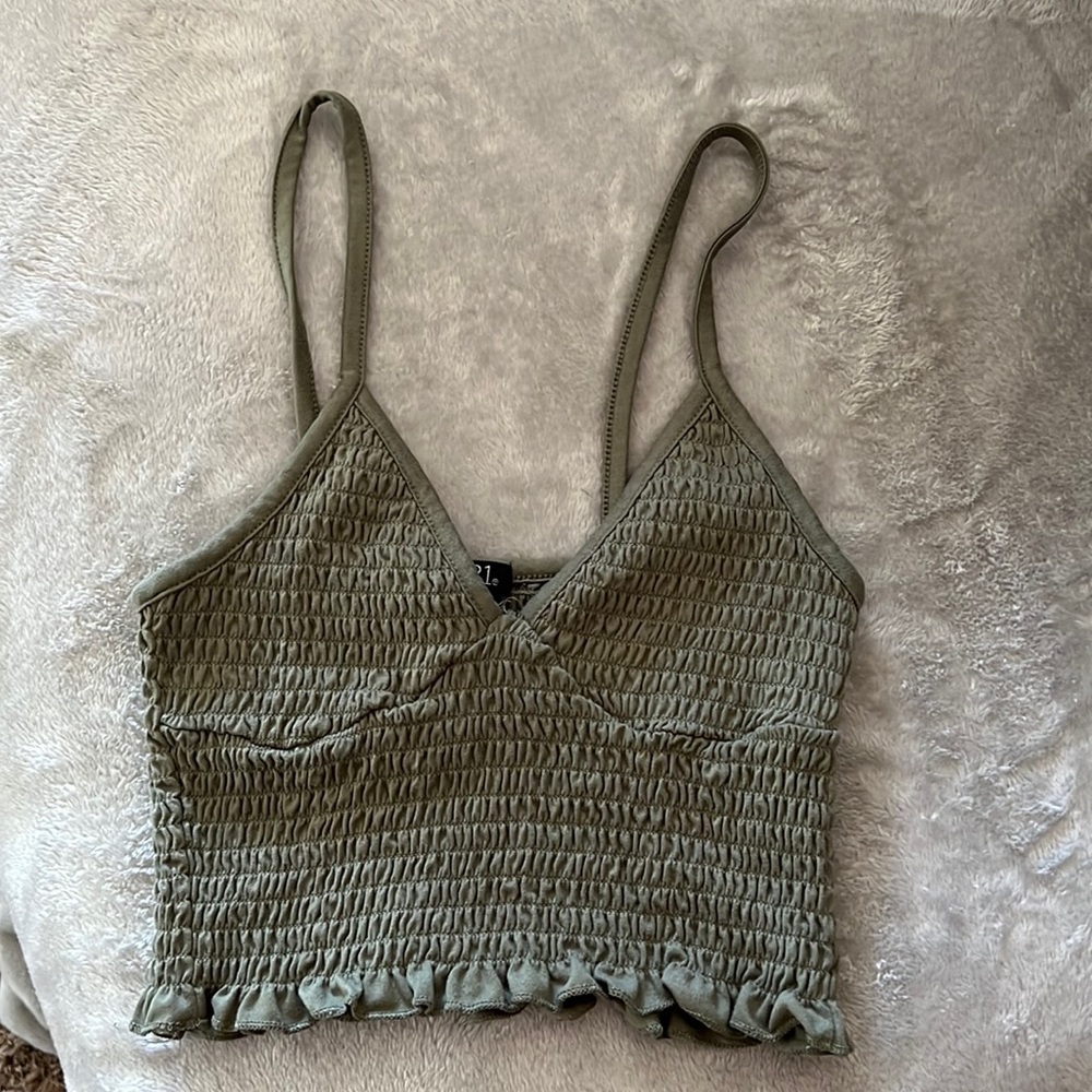 Green cropped tank top size small